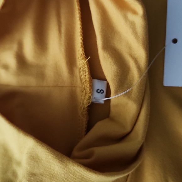 NWT RUTCHED TURTLENECK - Picture 3 of 4